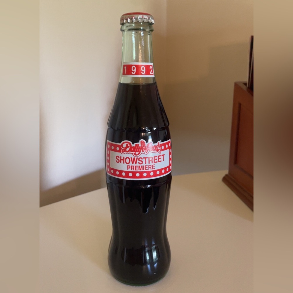 1992 Dollywood Showstreet Premier 12oz Coca-Cola Bottle Coke Collectable